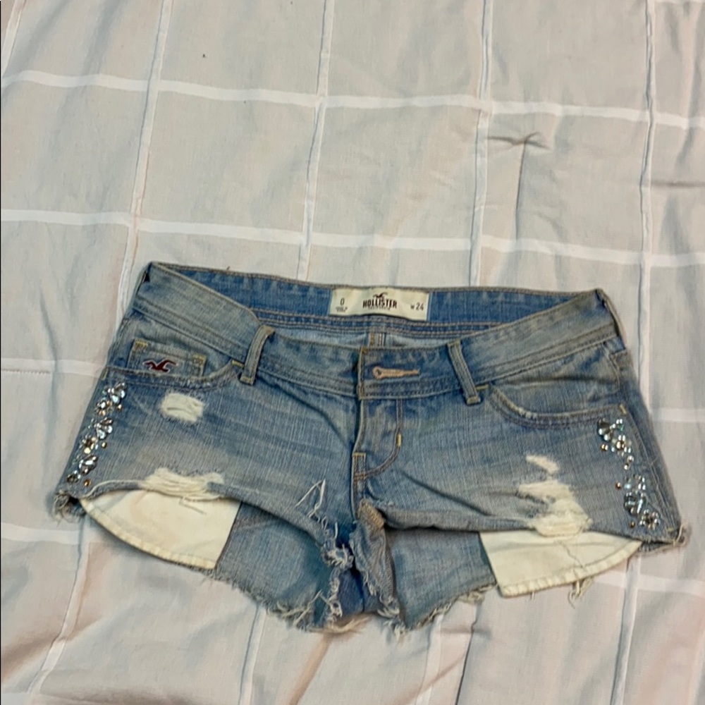 Size 0 Hollister destroyed shorts
